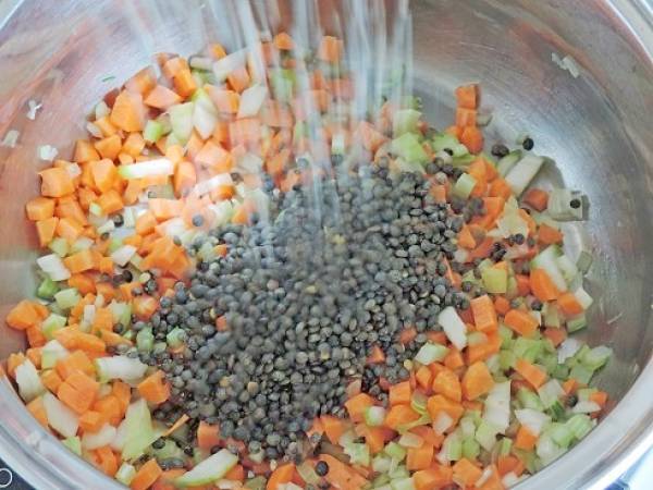 Soupe de lentilles et saucisse de Morteau - Préparation etape 1