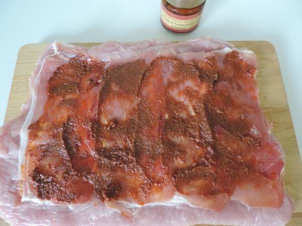 Filet de dinde farci aux pissenlits et crème de tomate - Préparation etape 1