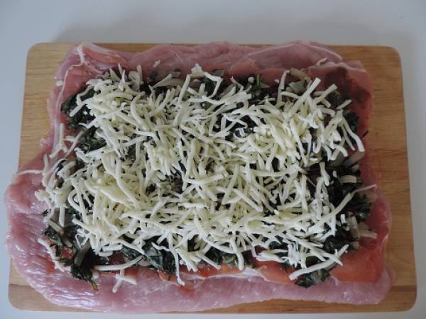 Filet de dinde farci aux pissenlits et crème de tomate - Préparation etape 3