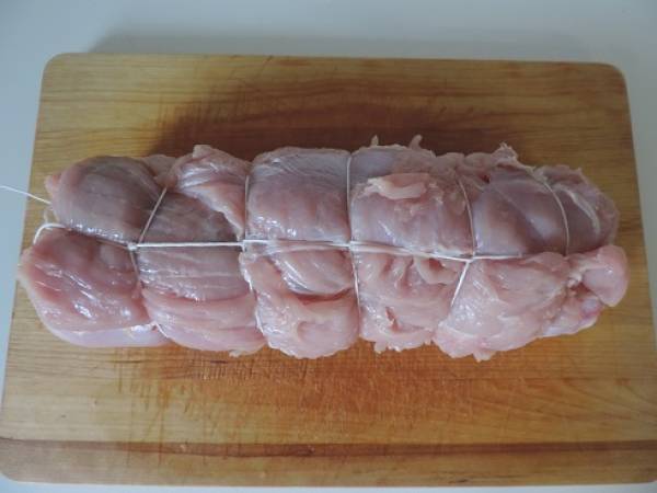 Filet de dinde farci aux pissenlits et crème de tomate - Préparation etape 4