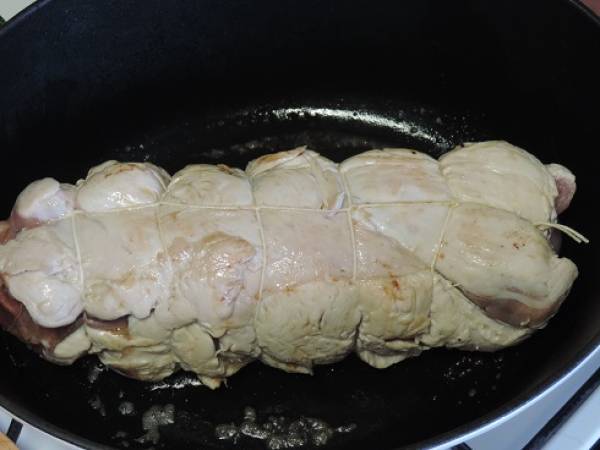 Filet de dinde farci aux pissenlits et crème de tomate - Préparation etape 5