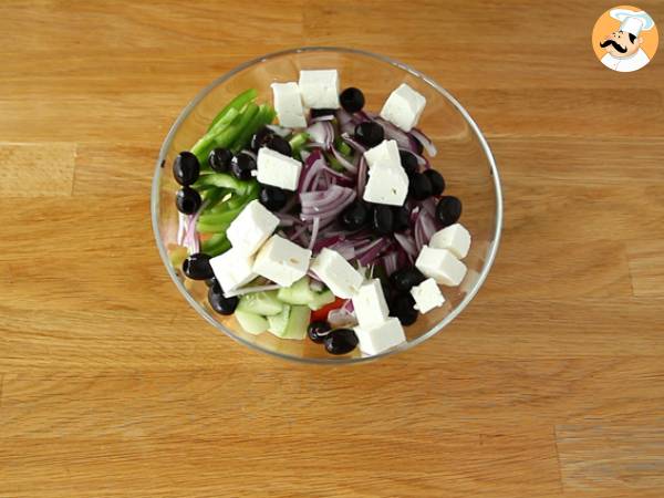 Salade grecque ou horiatiki - Préparation etape 2