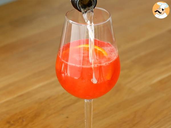 Spritz, le célèbre cocktail italien à l'Aperol - Préparation etape 2
