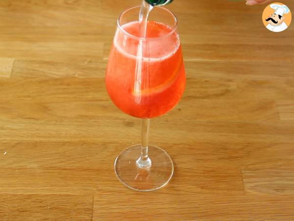 Spritz, le célèbre cocktail italien à l'Aperol - Préparation etape 3