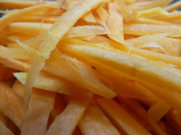 Œufs mollets sur lit de julienne de légumes - Préparation etape 1