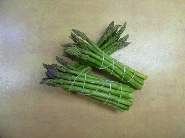 Salade de St Jacques et d'asperges vertes au vinaigre balsamique - Préparation etape 1