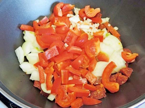 Pâtes au chorizo, poivron et salicorne - Préparation etape 2