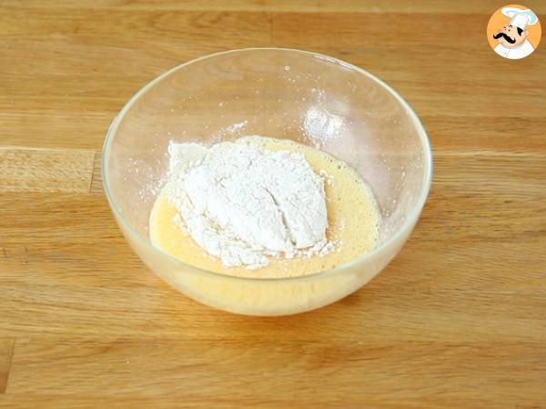 Brownie au chocolat blanc et aux fruits rouges (Blondie) - Préparation etape 1