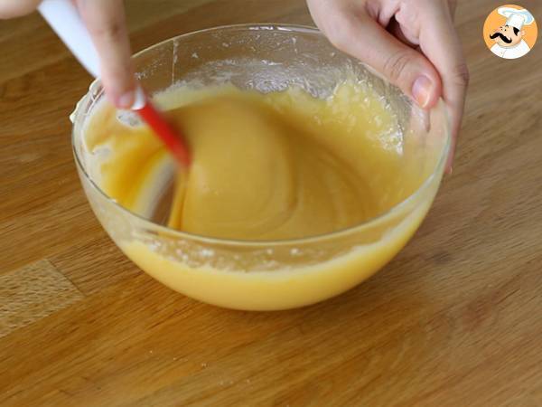 Brownie au chocolat blanc et aux fruits rouges (Blondie) - Préparation etape 2