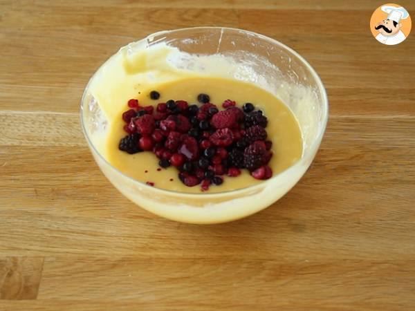 Brownie au chocolat blanc et aux fruits rouges (Blondie) - Préparation etape 3