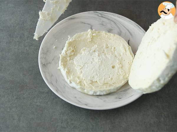 Brie fourré aux abricots et aux amandes - Préparation etape 1