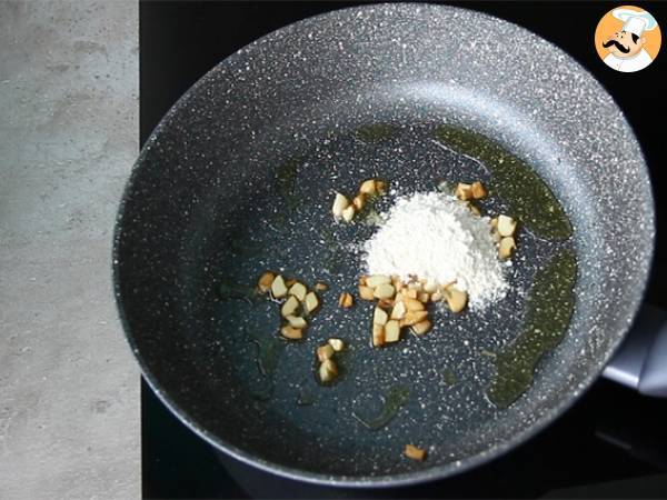 Merlu à l'étouffée, palourdes et petits pois - Préparation etape 1