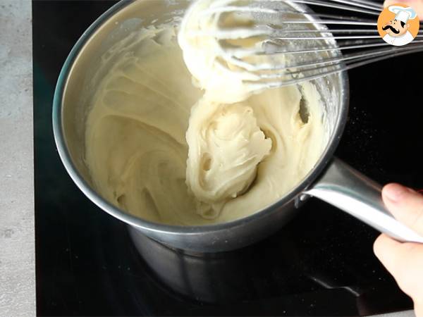 Soufflés au saumon fumé et au fromage frais - Préparation etape 1