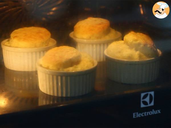 Soufflés au saumon fumé et au fromage frais - Préparation etape 5