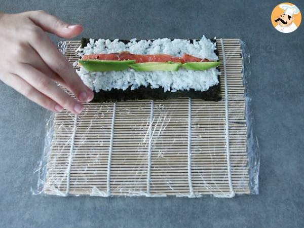 Makis au saumon fumé et avocat - Préparation etape 7