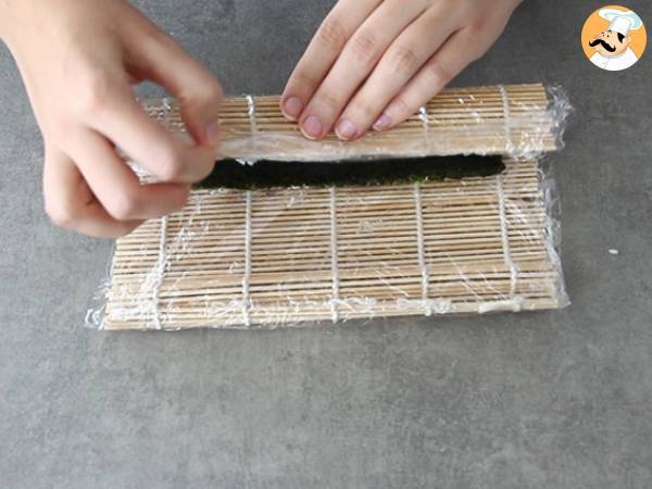 Makis au saumon fumé et avocat - Préparation etape 12