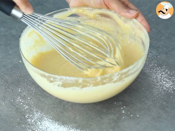 Cake aux olives noires et à la feta - Préparation etape 1