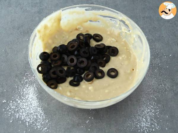 Cake aux olives noires et à la feta - Préparation etape 2