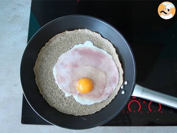 Galettes de sarrasin complète au jambon fromage et œuf - Préparation etape 2