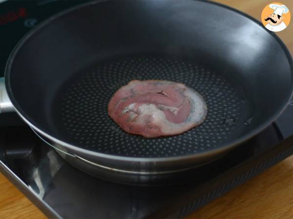 Burger à l'italienne : sauce pesto, tomates séchées, mozzarella - Préparation etape 3