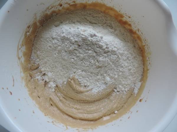 Gâteau à l'ananas frais caramélisé à la cassonade - Préparation etape 3