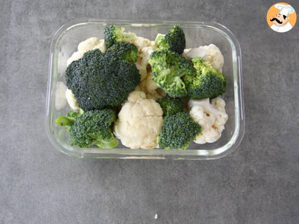 Galettes de chou-fleur et brocoli au curry - Préparation etape 1