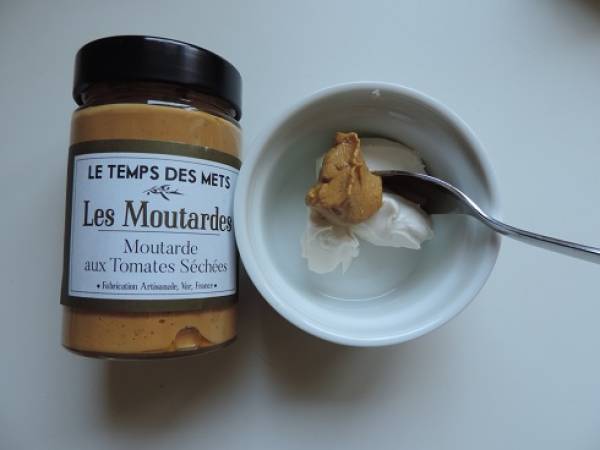 Verrine fraîcheur printanière: avocat, tomate et fraise, végétarien - Préparation etape 1