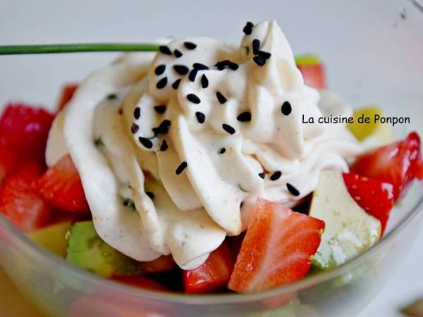 Verrine fraîcheur printanière: avocat, tomate et fraise, végétarien - Préparation etape 5