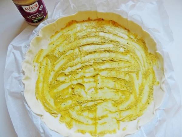 Tarte aux blancs et racines de poireaux et champignons - Préparation etape 1