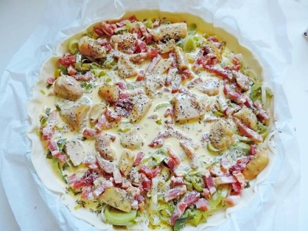 Tarte aux blancs et racines de poireaux et champignons - Préparation etape 3