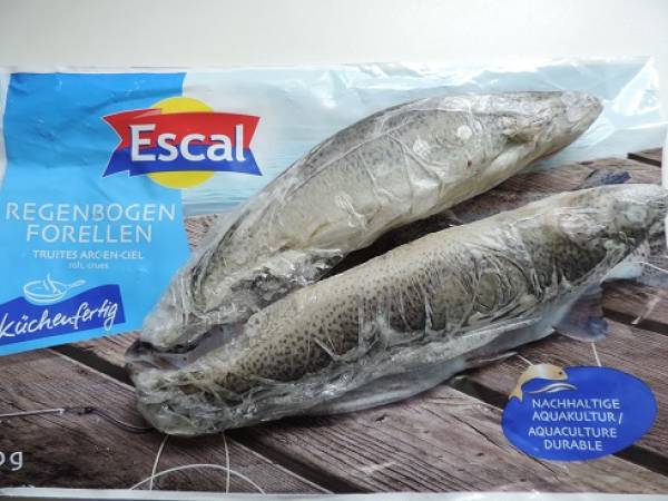 Truite arc-en-ciel au pesto de tomates cuite au four - Préparation etape 1