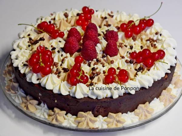 Gâteau magique au chocolat, chantilly vanille et ricoré, framboises et groseilles rouges - Préparation etape 4