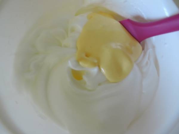 Biscuit roulé d'Alain Ducasse garni de confiture de lait - Préparation etape 1