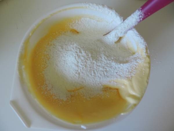 Biscuit roulé d'Alain Ducasse garni de confiture de lait - Préparation etape 2