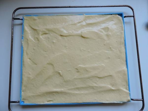 Biscuit roulé d'Alain Ducasse garni de confiture de lait - Préparation etape 3