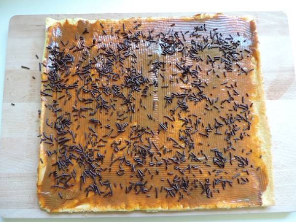 Biscuit roulé d'Alain Ducasse garni de confiture de lait - Préparation etape 4