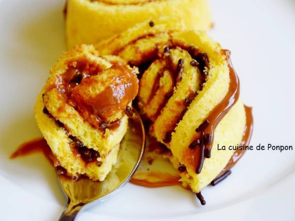 Biscuit roulé d'Alain Ducasse garni de confiture de lait - Préparation etape 5
