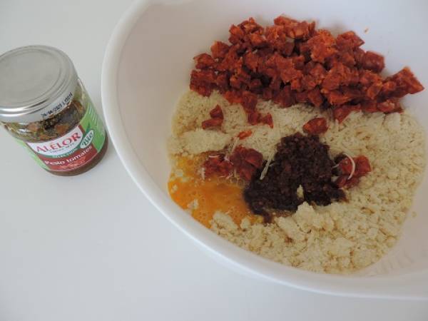 Sablés au pesto de tomates et chorizo - Préparation etape 1