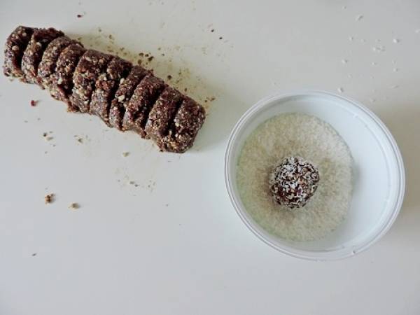 Boule énergétique aux figues séchées, amandes, baies de goji, cranberries - Préparation etape 2