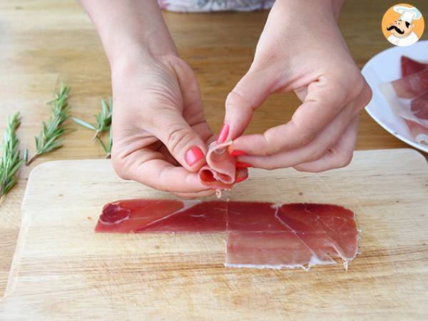 Brochettes apéritives melon, jambon, romarin - Préparation etape 2