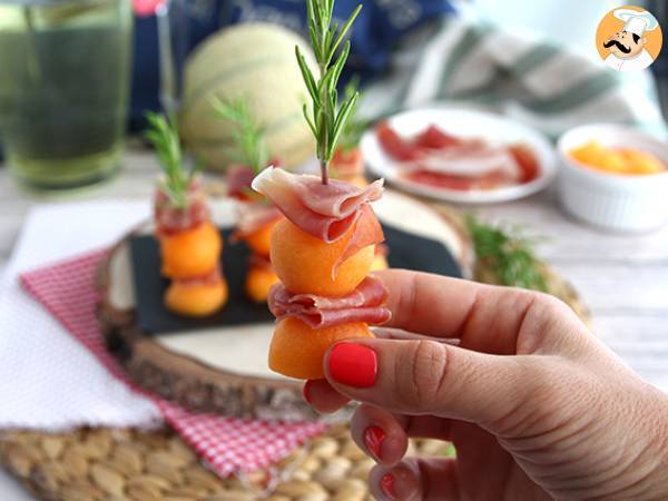 Brochettes apéritives melon, jambon, romarin - Préparation etape 4