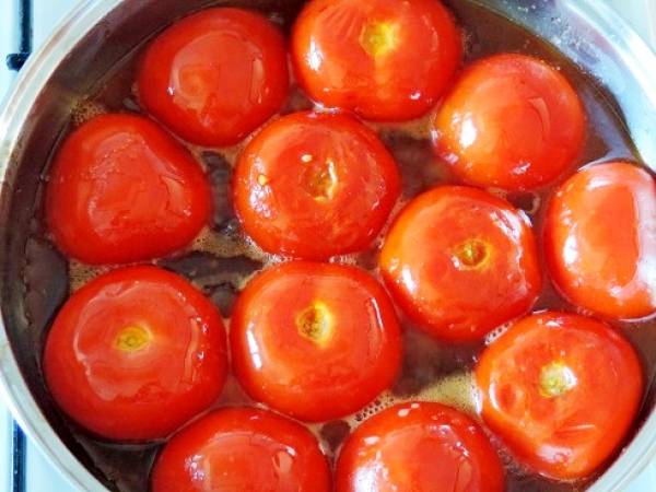 Tatin de tomates et ail noir, végétarien - Préparation etape 1