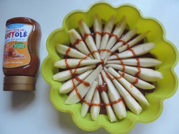 Gâteau renversé aux poires caramélisées et parfumé aux épices - Préparation etape 3