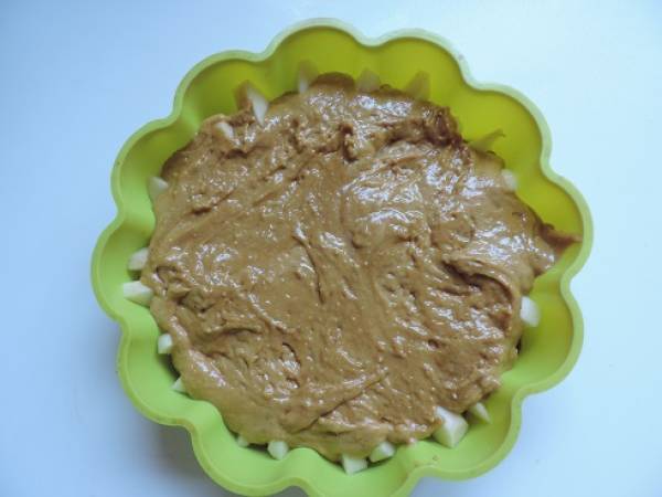 Gâteau renversé aux poires caramélisées et parfumé aux épices - Préparation etape 4