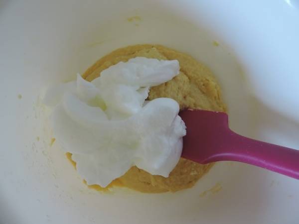 Gâteau moelleux à la confiture de mirabelle, aux blancs d'oeufs - Préparation etape 1