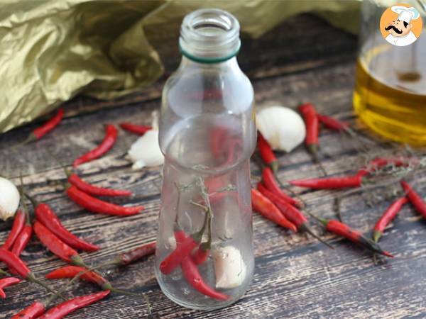 Huile piquante pour pizzas maison - Préparation etape 1