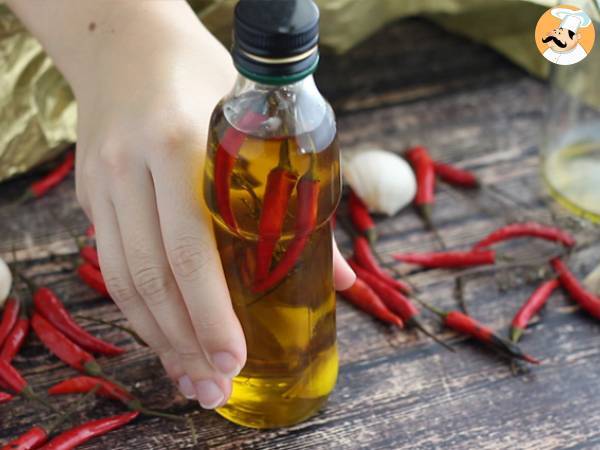 Huile piquante pour pizzas maison - Préparation etape 3