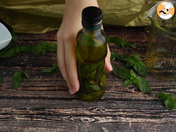 Huile au basilic maison - Préparation etape 2