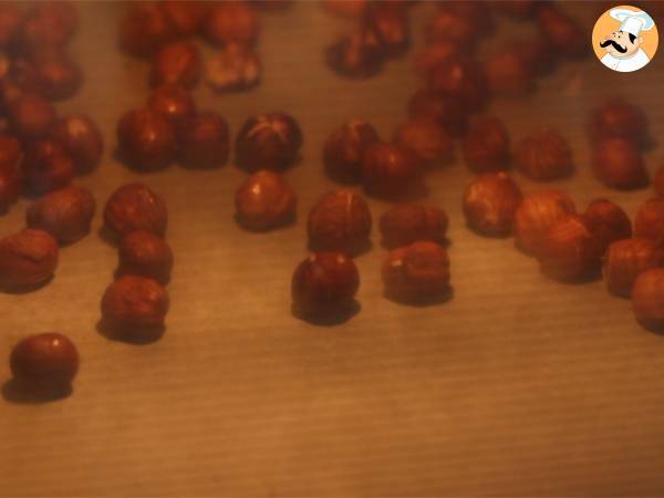 Sucettes pour chocolat chaud: chocolat noir + noisettes grillées - Préparation etape 1