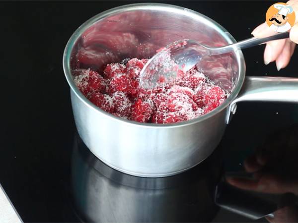 Galette des rois frangipane framboise pistache - Préparation etape 1